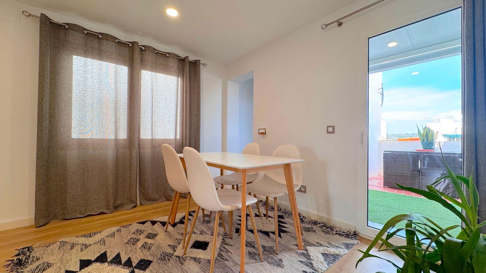 2 bedroom Penthouse for sale in Palma de Mallorca - € 359,000 (Ref: 9547129)