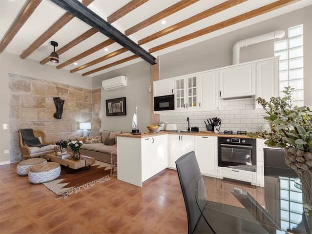 2 bedroom Flat for sale in Santa Catalina, Palma de Mallorca - € 799,000 (Ref: 9597143)