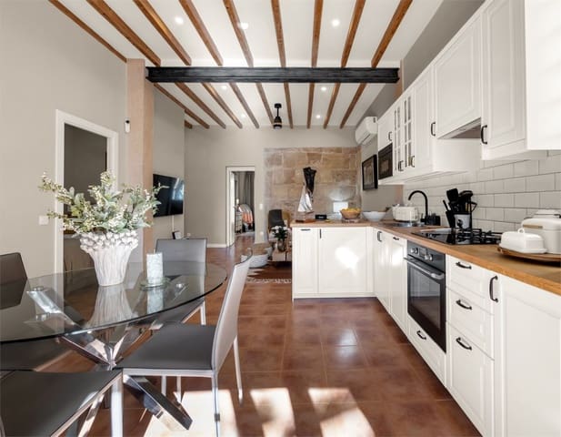 2 bedroom Flat for sale in Santa Catalina, Palma de Mallorca - € 799,000 (Ref: 9597143)