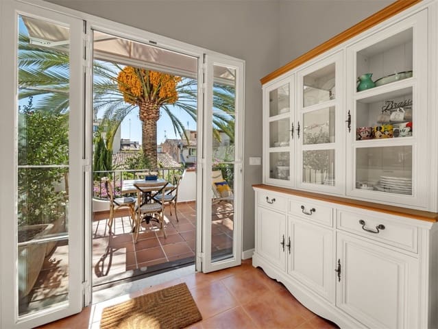 2 bedroom Flat for sale in Santa Catalina, Palma de Mallorca - € 799,000 (Ref: 9597143)