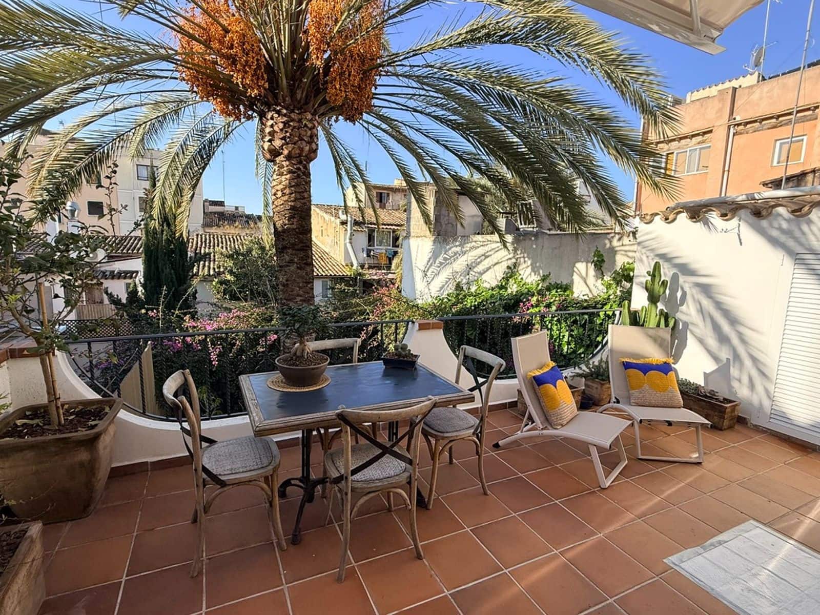 2 bedroom Flat for sale in Palma de Mallorca - € 799,000 (Ref: 9597143)