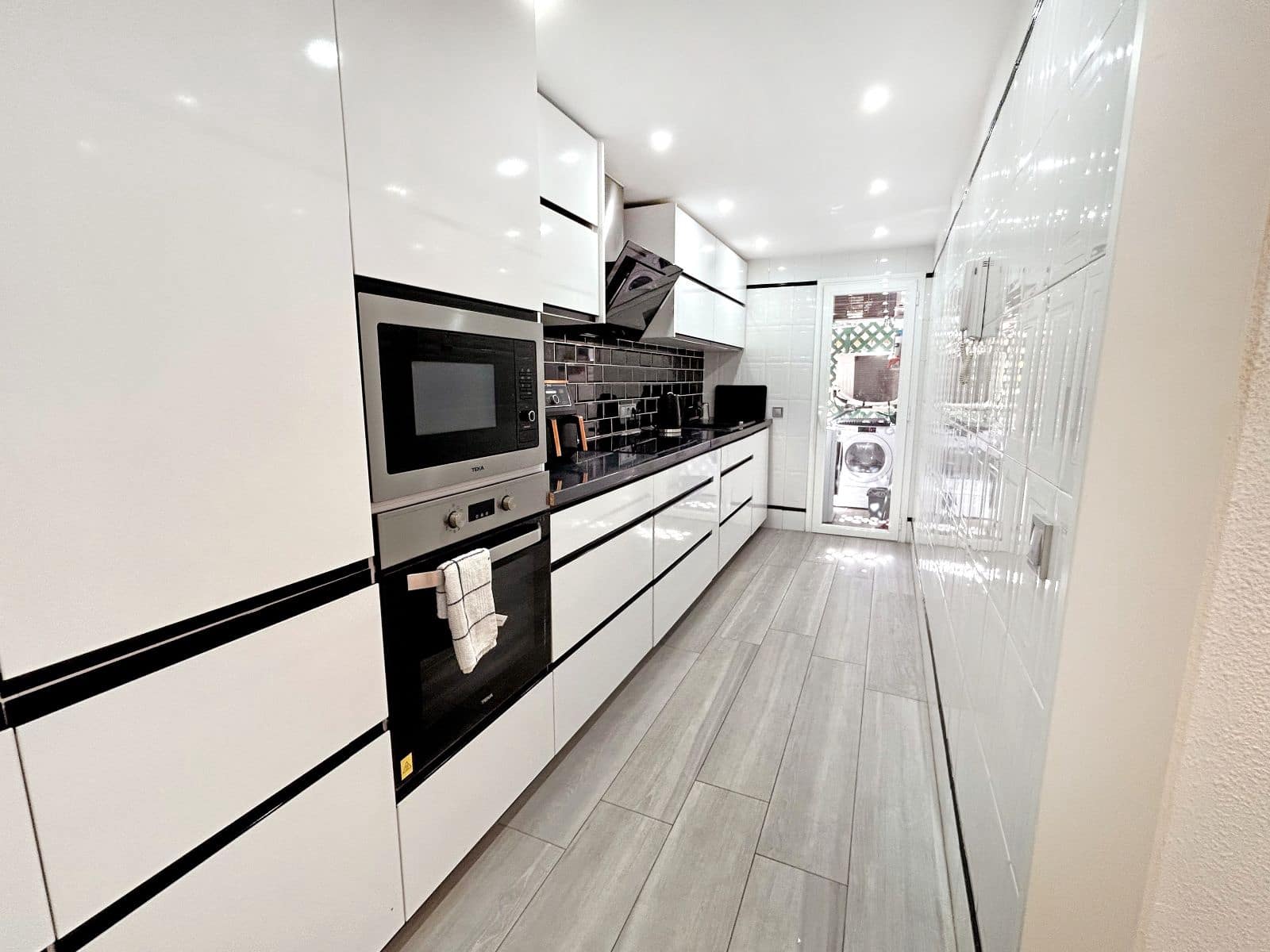 2 makuuhuone Asunto myytävänä paikassa El Toro / Port Adriano mukana uima-altaan 
autotalli - 825 000 € (Ref: 9694062)