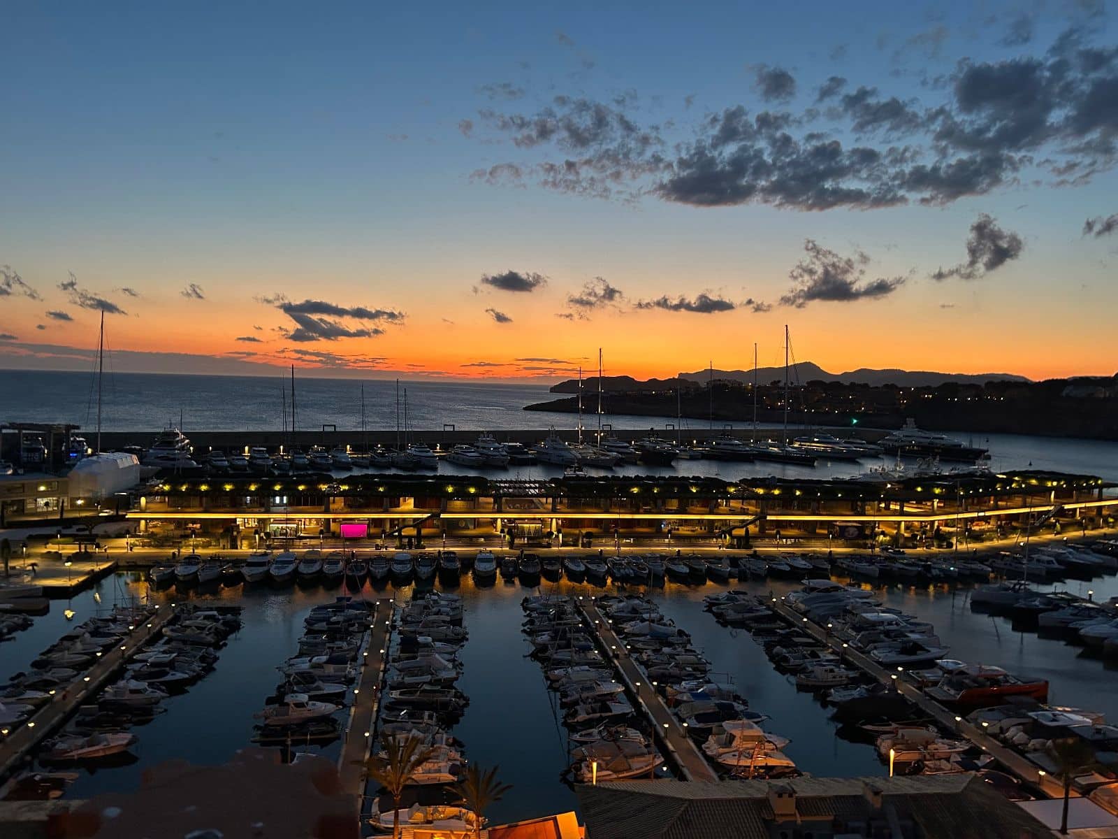 2 makuuhuone Asunto myytävänä paikassa El Toro / Port Adriano mukana uima-altaan 
autotalli - 825 000 € (Ref: 9694062)