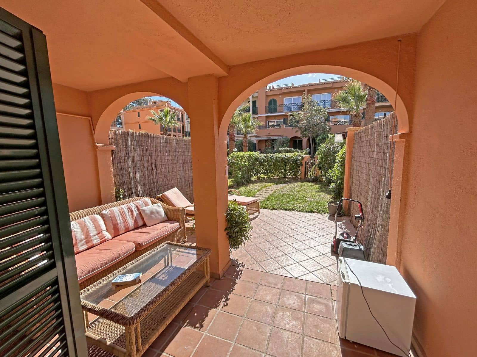 2 makuuhuone Asunto myytävänä paikassa El Toro / Port Adriano mukana uima-altaan 
autotalli - 825 000 € (Ref: 9694062)