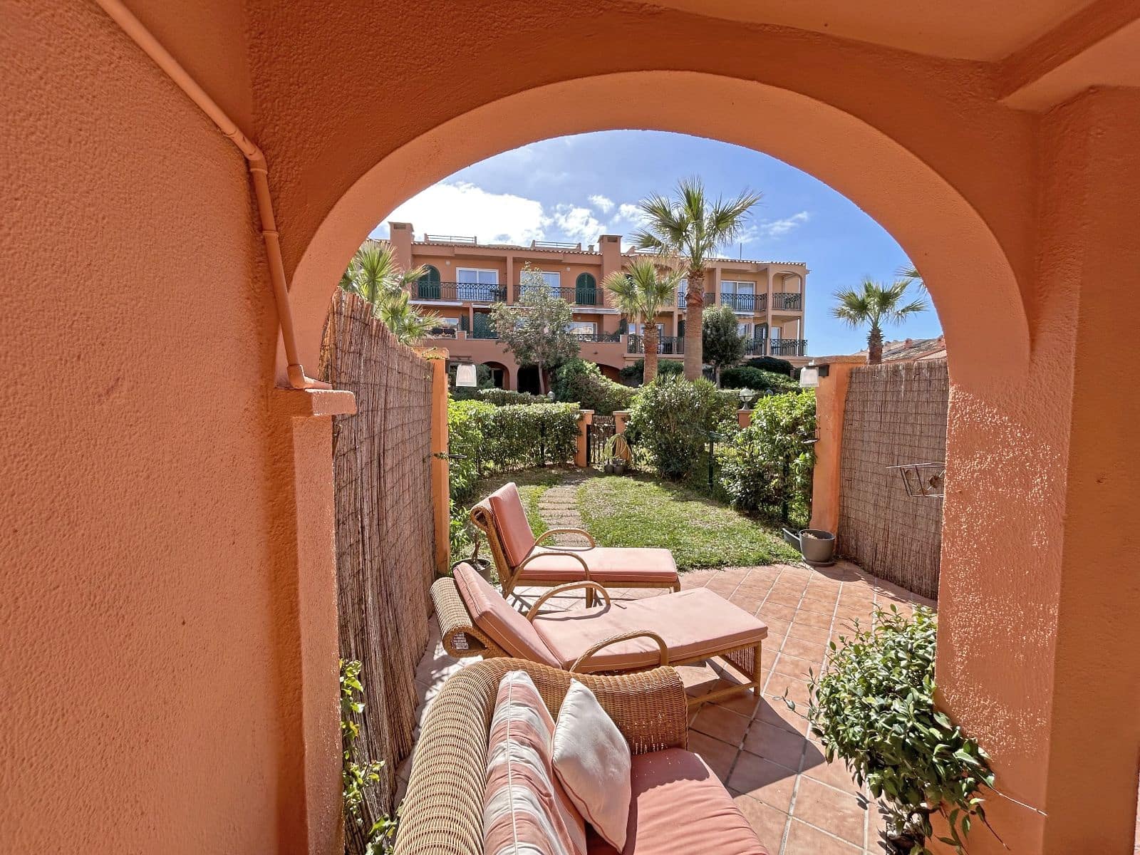 2 makuuhuone Asunto myytävänä paikassa El Toro / Port Adriano mukana uima-altaan 
autotalli - 825 000 € (Ref: 9694062)