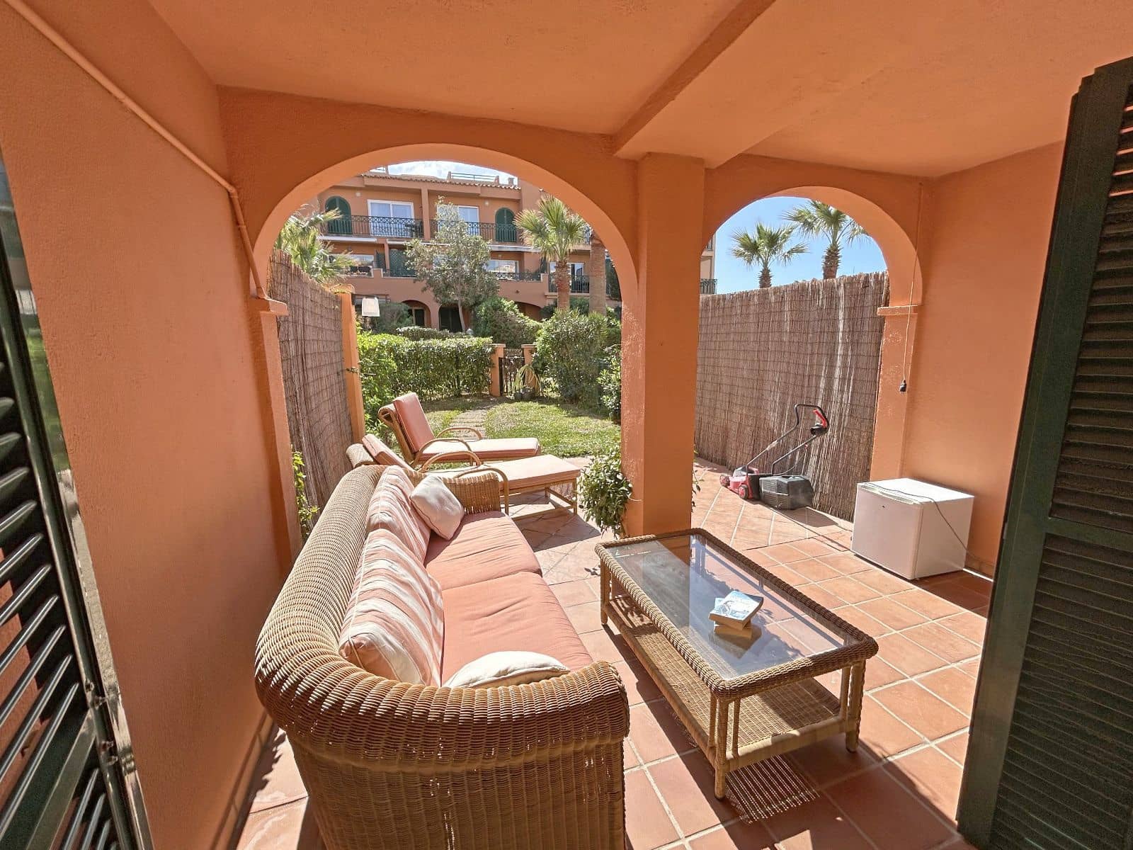 2 makuuhuone Asunto myytävänä paikassa El Toro / Port Adriano mukana uima-altaan 
autotalli - 825 000 € (Ref: 9694062)