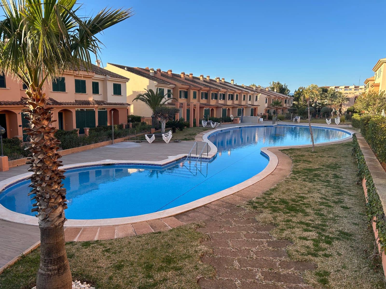 2 makuuhuone Asunto myytävänä paikassa El Toro / Port Adriano mukana uima-altaan 
autotalli - 825 000 € (Ref: 9694062)