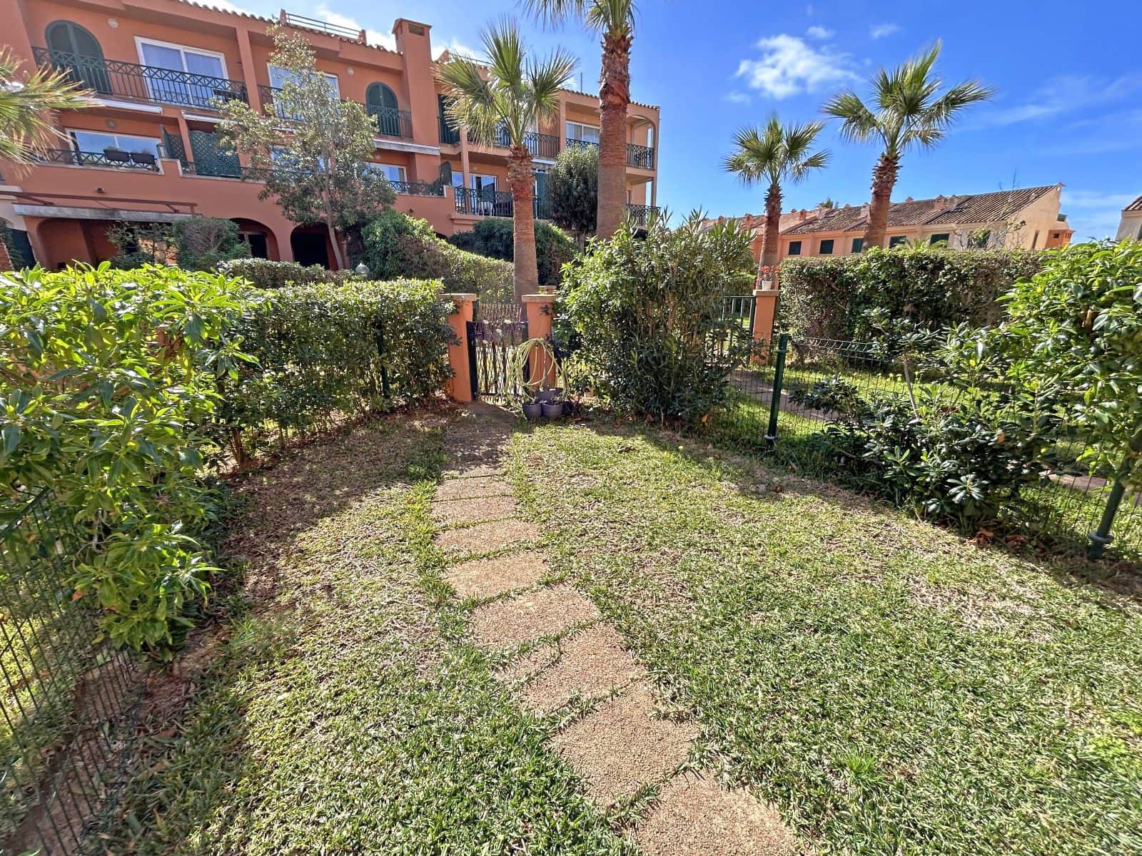 2 makuuhuone Asunto myytävänä paikassa El Toro / Port Adriano mukana uima-altaan 
autotalli - 825 000 € (Ref: 9694062)