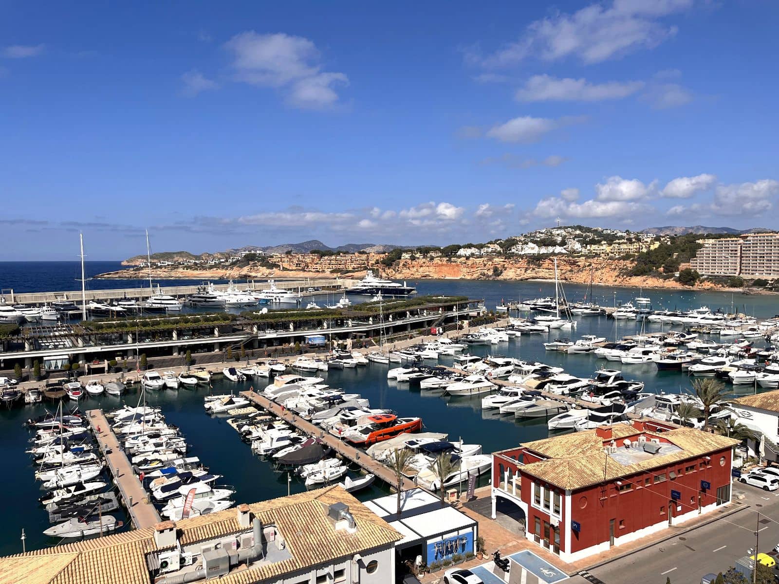 2 bedroom Flat for sale in El Toro / Port Adriano with pool garage - € 825,000 (Ref: 9694062)