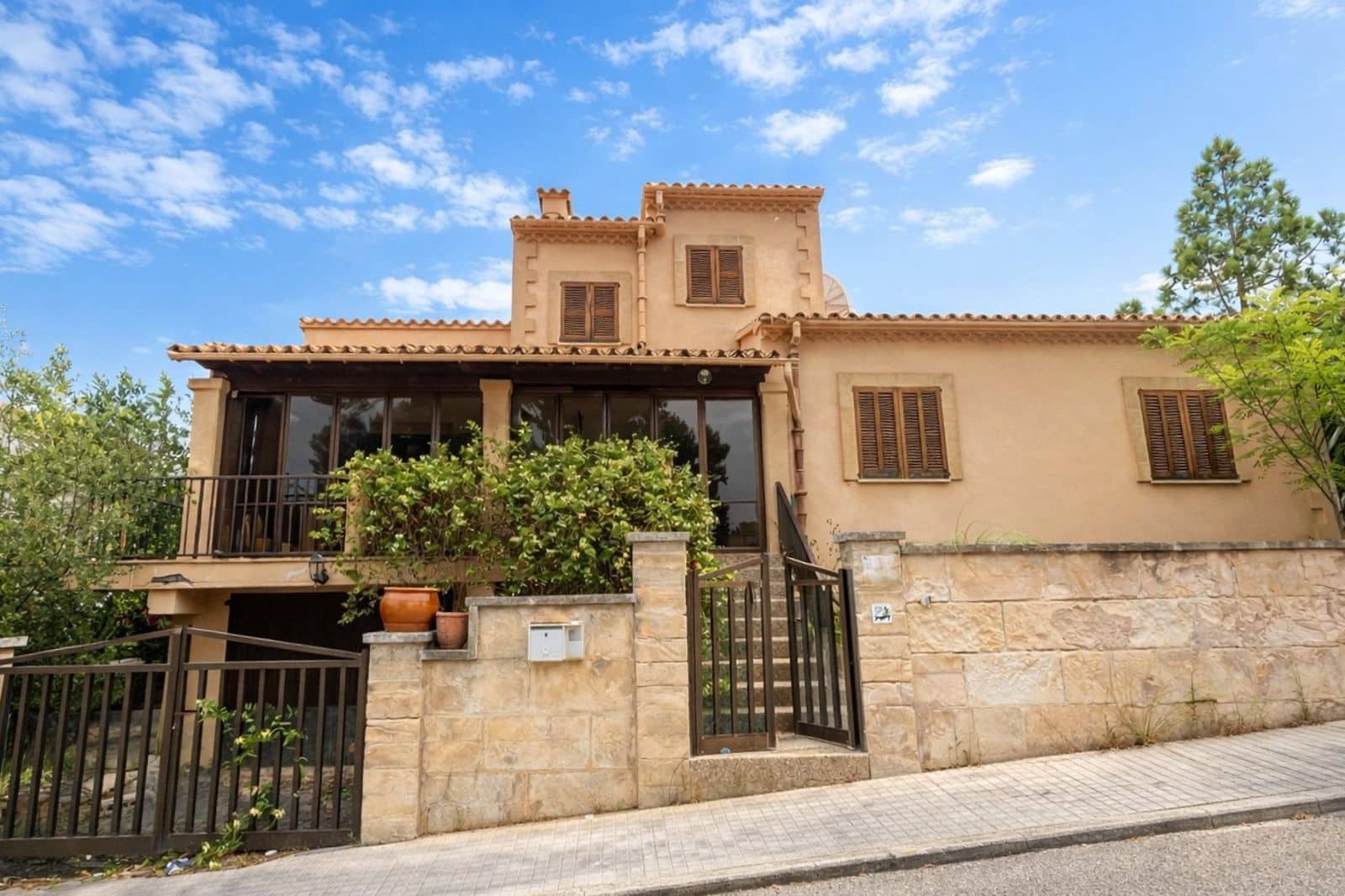 4 bedroom Townhouse for sale in Mal Pas-Bon Aire with garage - € 645,000 (Ref: 9699806)