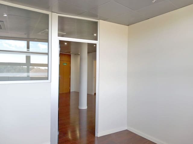 Local Commercial à louer à Son Armadans, Palma de Mallorca avec garage - 1 335 € (Ref: 9761283)