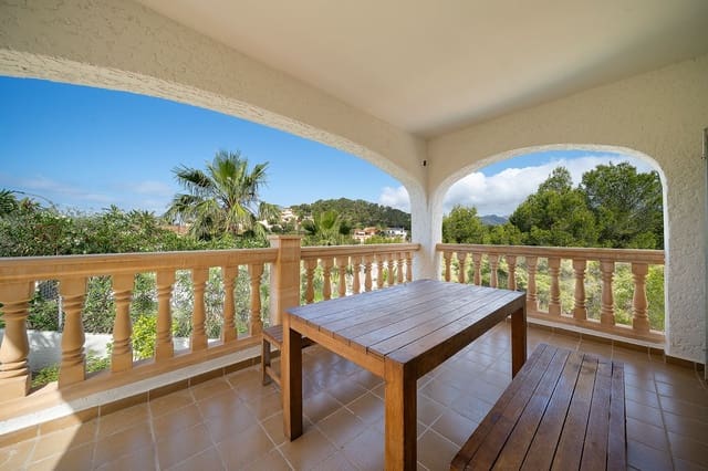 Casa de 3 habitaciones en Costa de la Calma, Calvià en venta con piscina garaje - 1.495.000 € (Ref: 9779070)