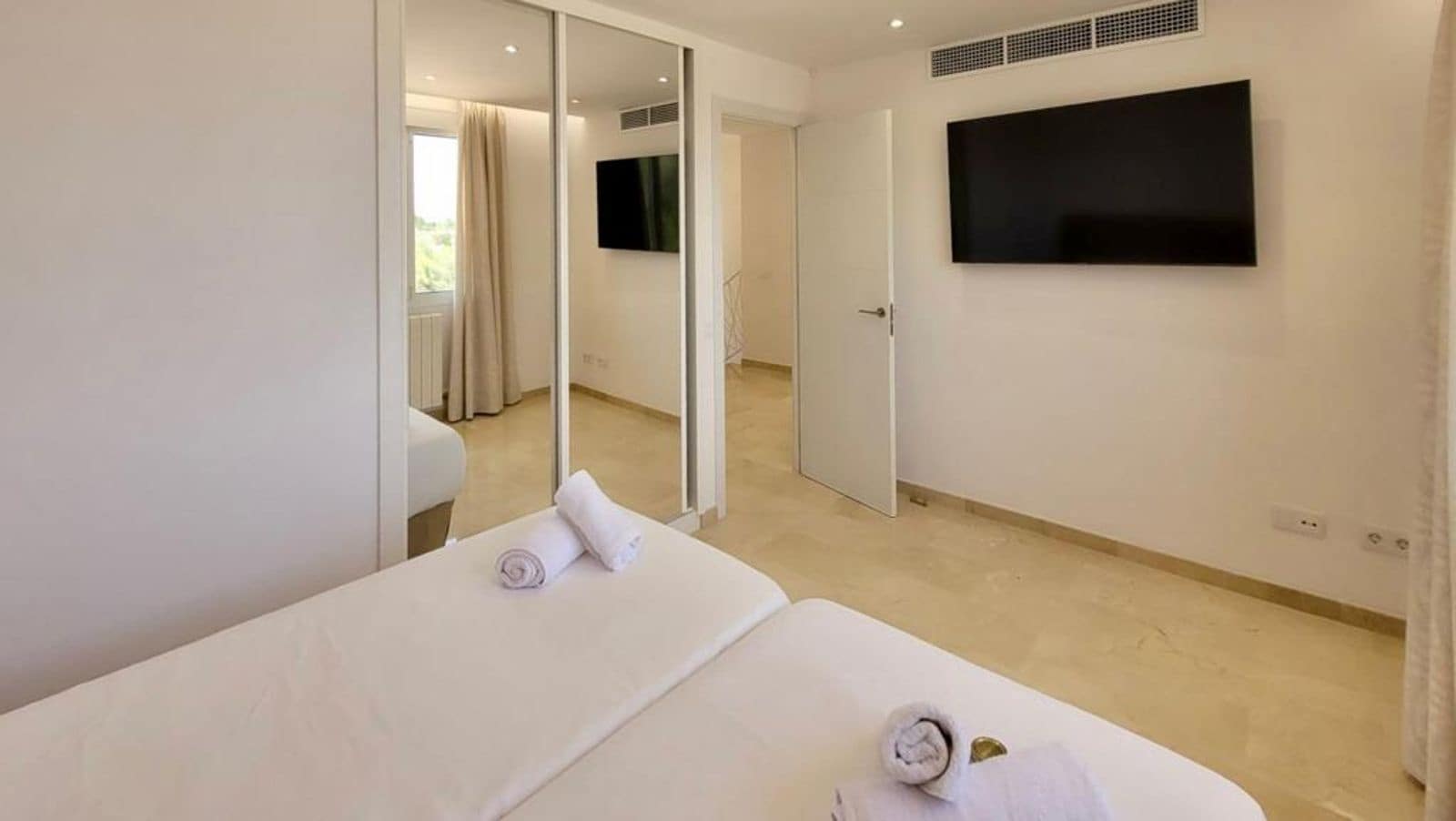 5 makuuhuone Maalaistalo myytävänä paikassa L'Aranjassa / S'Aranjassa mukana uima-altaan 
autotalli - 2 450 000 € (Ref: 9798303)