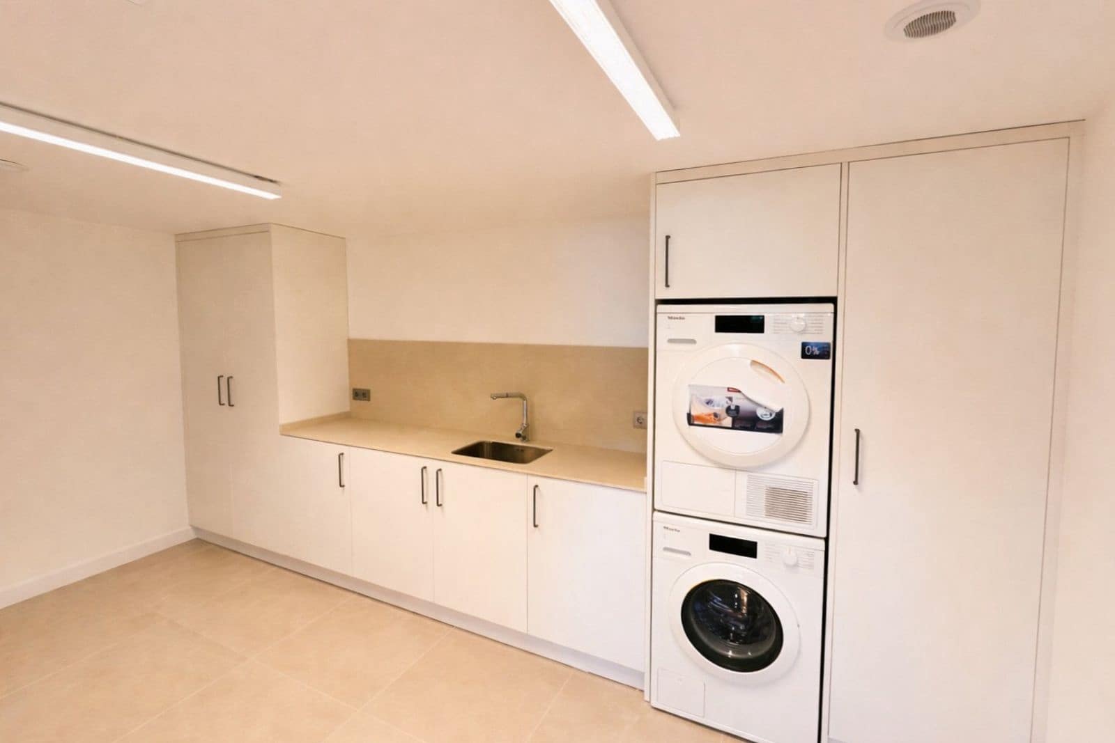 5 makuuhuone Omakotitalo myytävänä paikassa Santa Ponsa mukana uima-altaan 
autotalli - 3 990 000 € (Ref: 9806784)