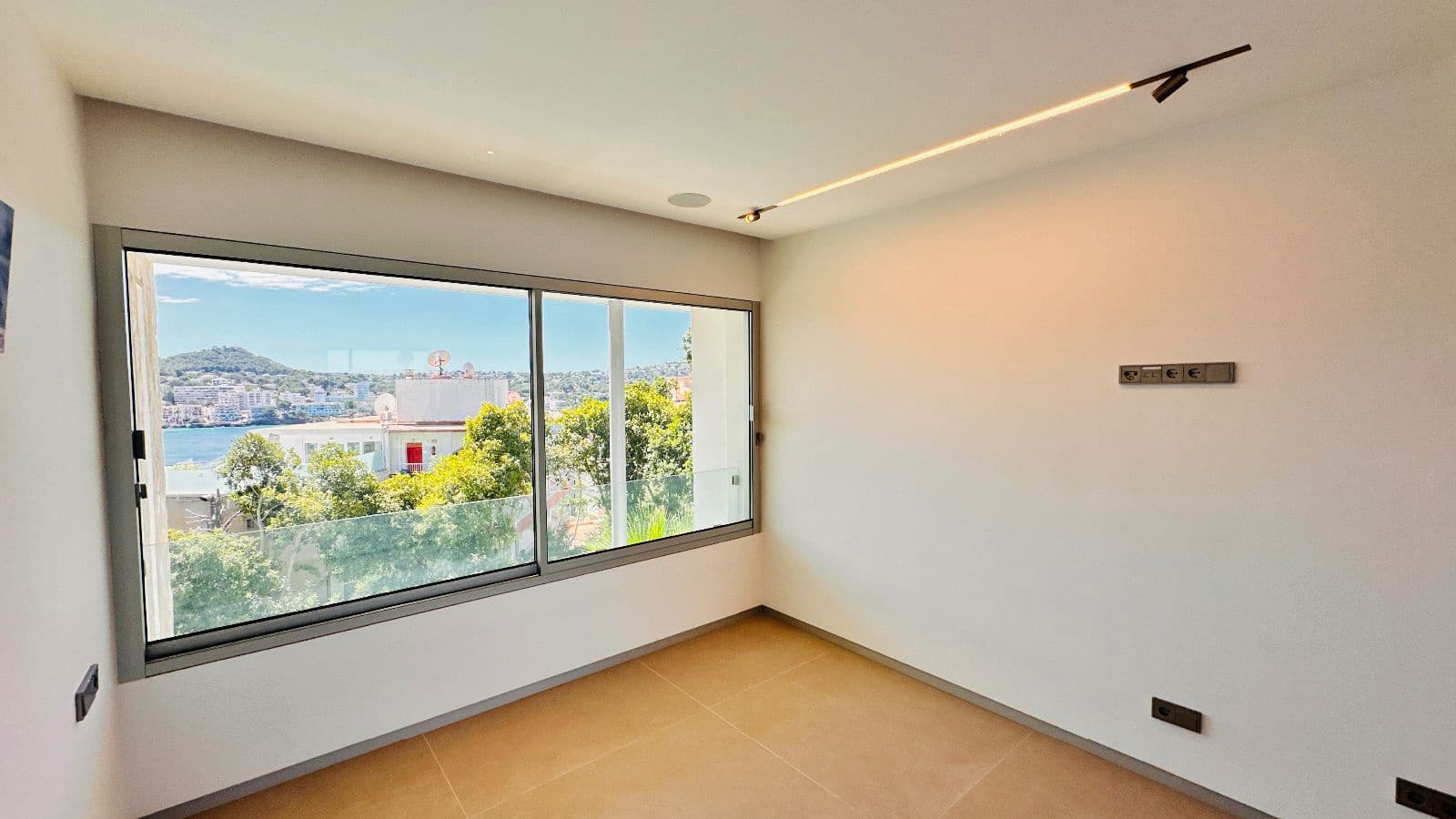 5 makuuhuone Omakotitalo myytävänä paikassa Santa Ponsa mukana uima-altaan 
autotalli - 3 990 000 € (Ref: 9806784)