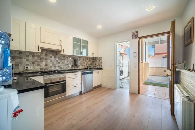 4 soverom Hus til salgs i Puerto de Alcudia, Alcúdia med svømmebasseng garasje - € 630 000 (Ref: 9809803)