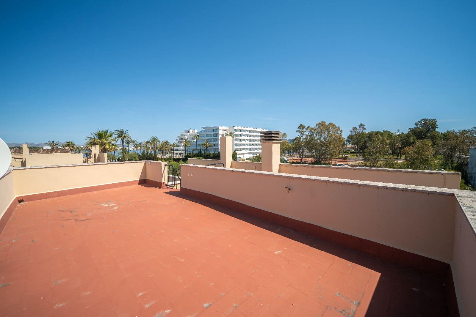 4 soverom Hus til salgs i Puerto de Alcudia med svømmebasseng garasje - € 669 000 (Ref: 9809803)