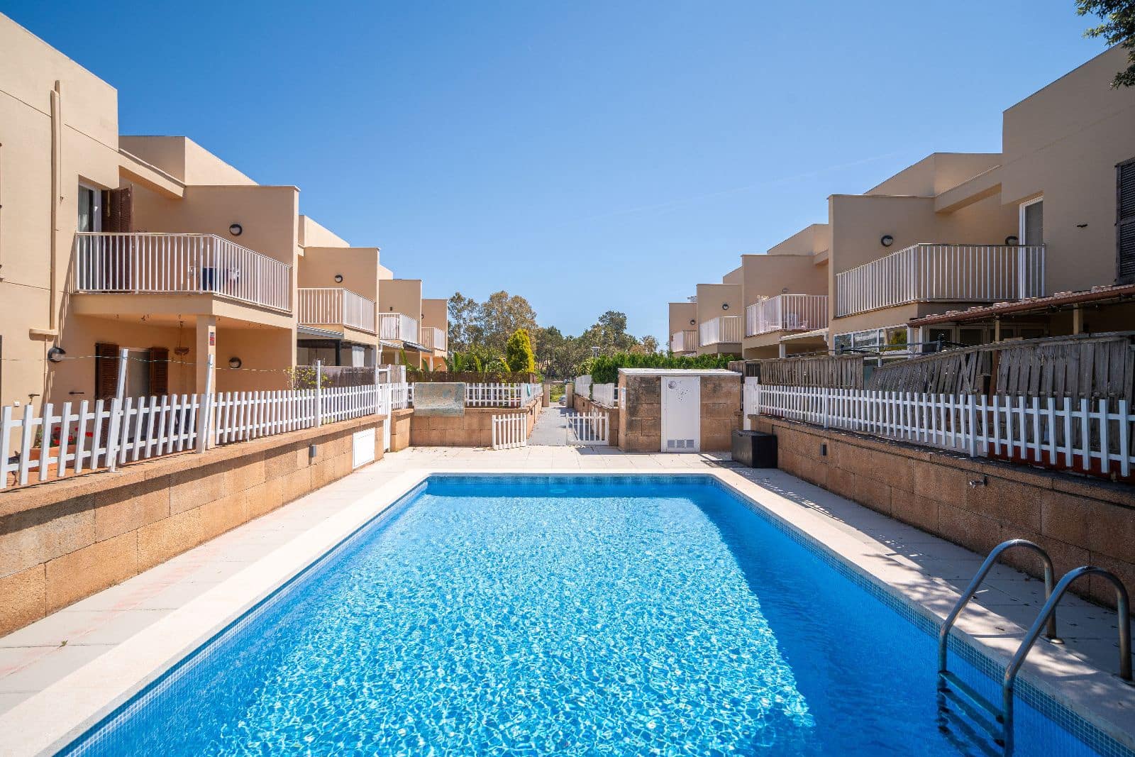 4 soverom Hus til salgs i Puerto de Alcudia med svømmebasseng garasje - € 669 000 (Ref: 9809803)