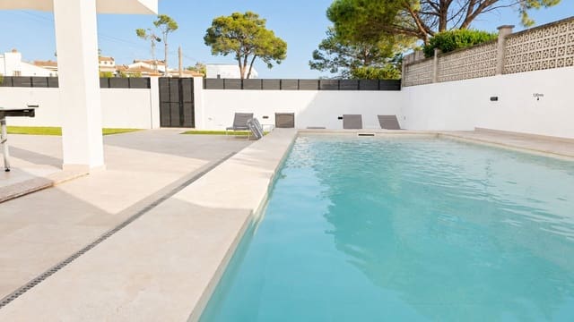 4 makuuhuone Omakotitalo myytävänä paikassa Port de Pollença, Pollensa / Pollença mukana uima-altaan 
autotalli - 1 395 000 € (Ref: 9914938)