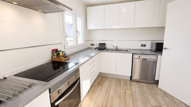 4 makuuhuone Omakotitalo myytävänä paikassa Port de Pollença, Pollensa / Pollença mukana uima-altaan 
autotalli - 1 395 000 € (Ref: 9914938)