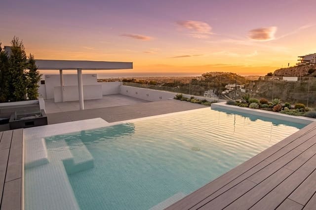 4 quarto Penthouse para venda em Marbella com piscina garagem - 2 290 000 € (Ref: 9968848)