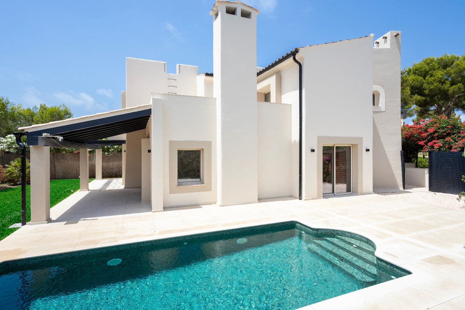 3 sypialnia Dom na sprzedaż w Santa Ponsa z basenem garażem - 2 300 000 € (Ref: 9973817)