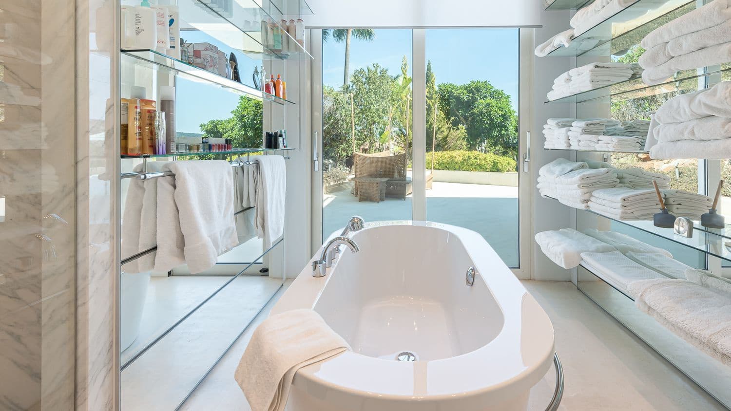 6 bedroom Villa for sale in Son Vida with pool - € 10,900,000 (Ref: 8363701)