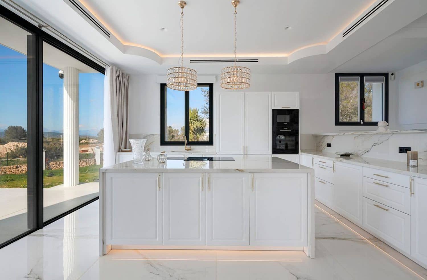 4 soveværelse Villa til salg i Son Ferriol med swimmingpool - € 3.495.000 (Ref: 9023213)