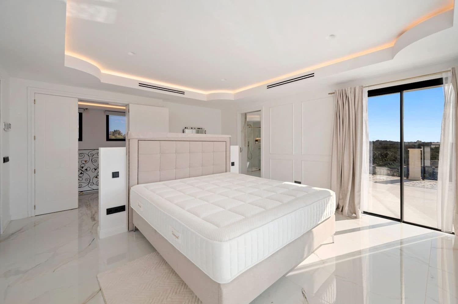 4 soveværelse Villa til salg i Son Ferriol med swimmingpool - € 3.495.000 (Ref: 9023213)