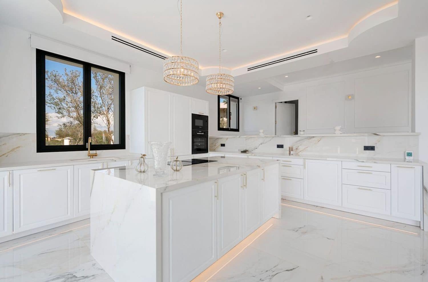 4 soveværelse Villa til salg i Son Ferriol med swimmingpool - € 3.495.000 (Ref: 9023213)