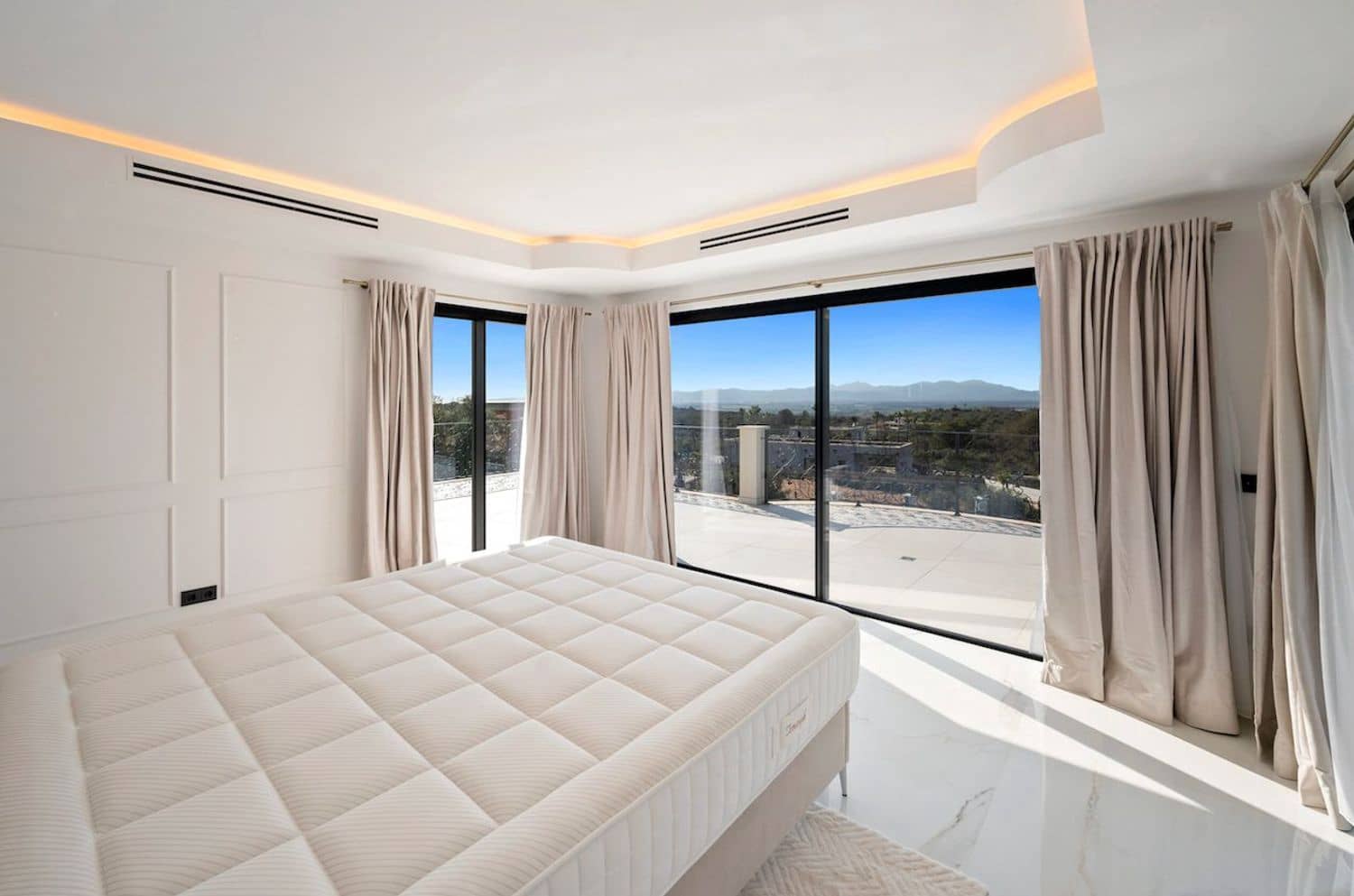 4 soveværelse Villa til salg i Son Ferriol med swimmingpool - € 3.495.000 (Ref: 9023213)