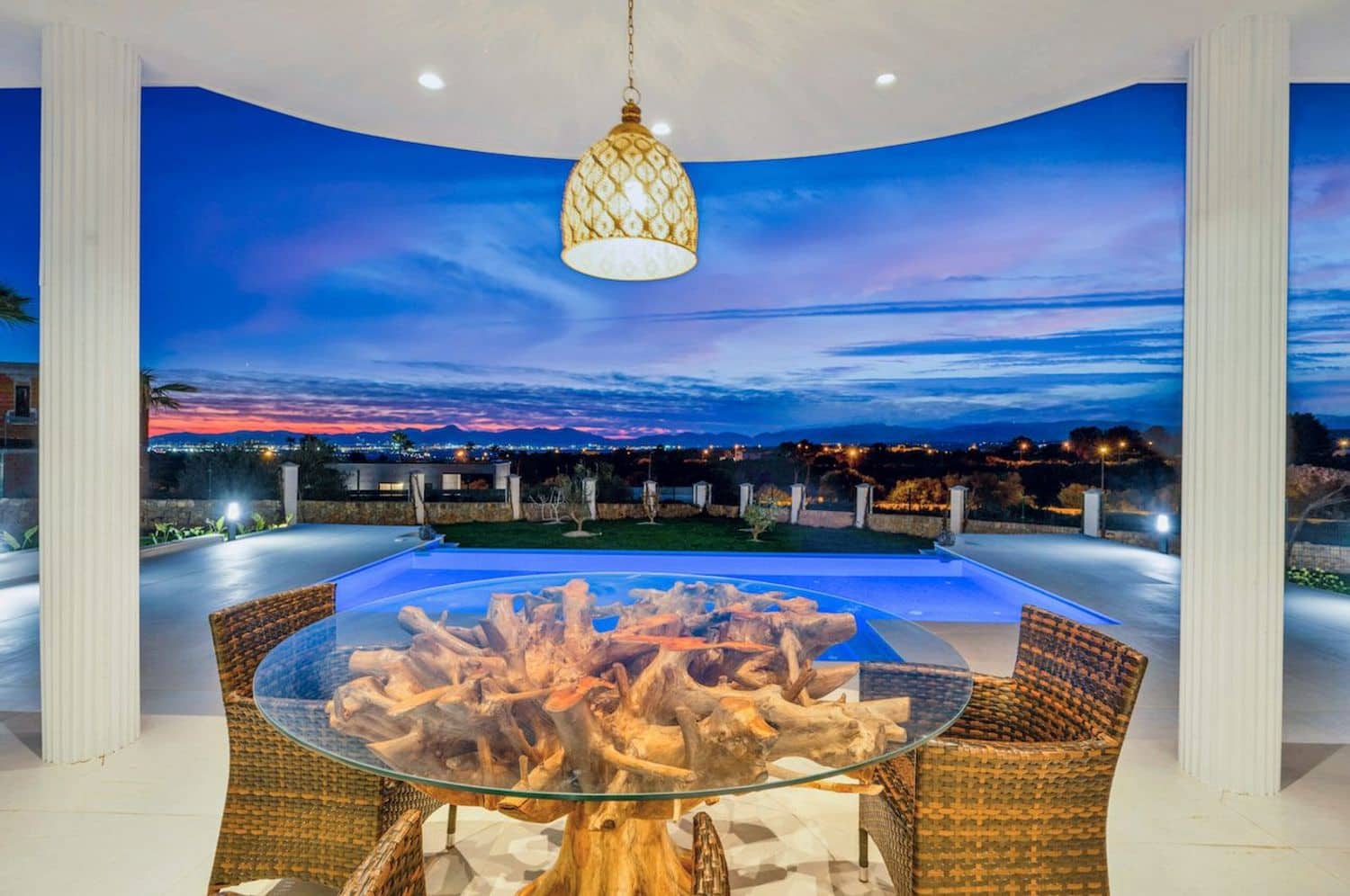 4 soveværelse Villa til salg i Son Ferriol med swimmingpool - € 3.495.000 (Ref: 9023213)