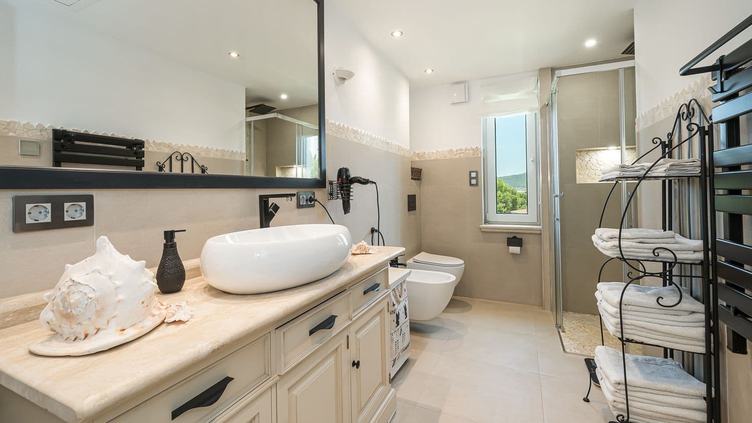 5 bedroom Villa for sale in Santa Ponsa with pool - € 3,750,000 (Ref: 9084988)