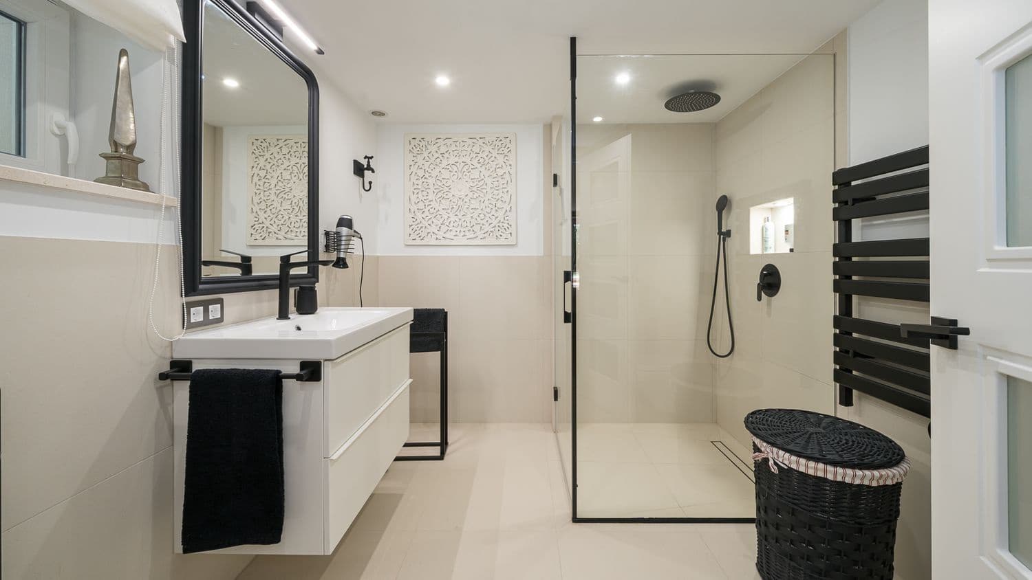 5 bedroom Villa for sale in Santa Ponsa with pool - € 3,750,000 (Ref: 9084988)