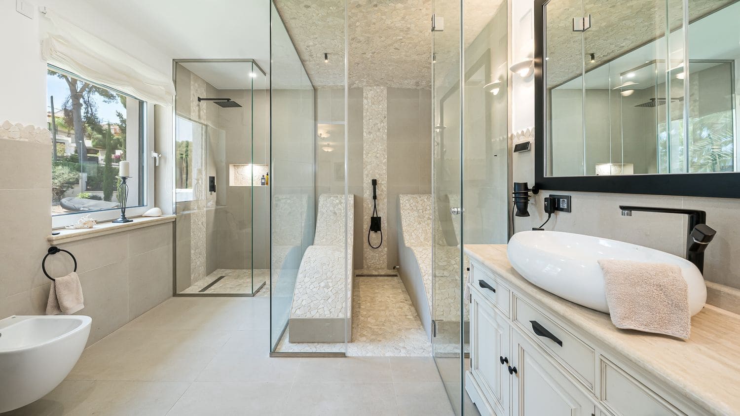 5 bedroom Villa for sale in Santa Ponsa with pool - € 3,750,000 (Ref: 9084988)