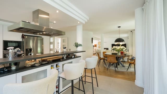 5 soverom Villa til salgs i Santa Ponsa, Calvià med svømmebasseng - € 3 750 000 (Ref: 9084988)