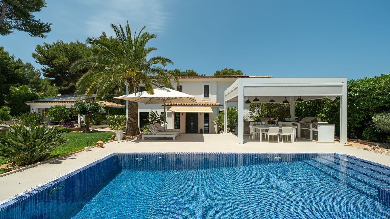 5 bedroom Villa for sale in Santa Ponsa with pool - € 3,750,000 (Ref: 9084988)