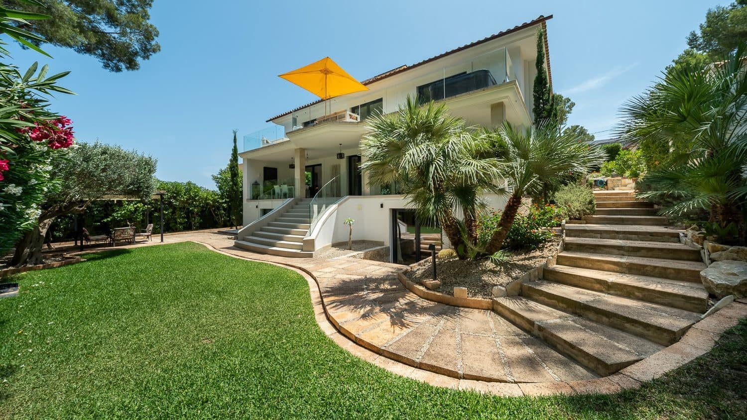 5 bedroom Villa for sale in Santa Ponsa with pool - € 3,750,000 (Ref: 9084988)
