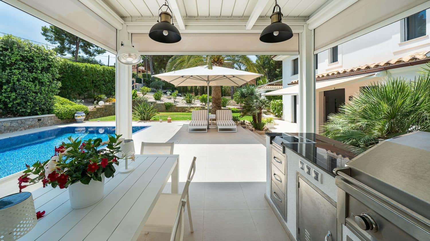 5 bedroom Villa for sale in Santa Ponsa with pool - € 3,750,000 (Ref: 9084988)