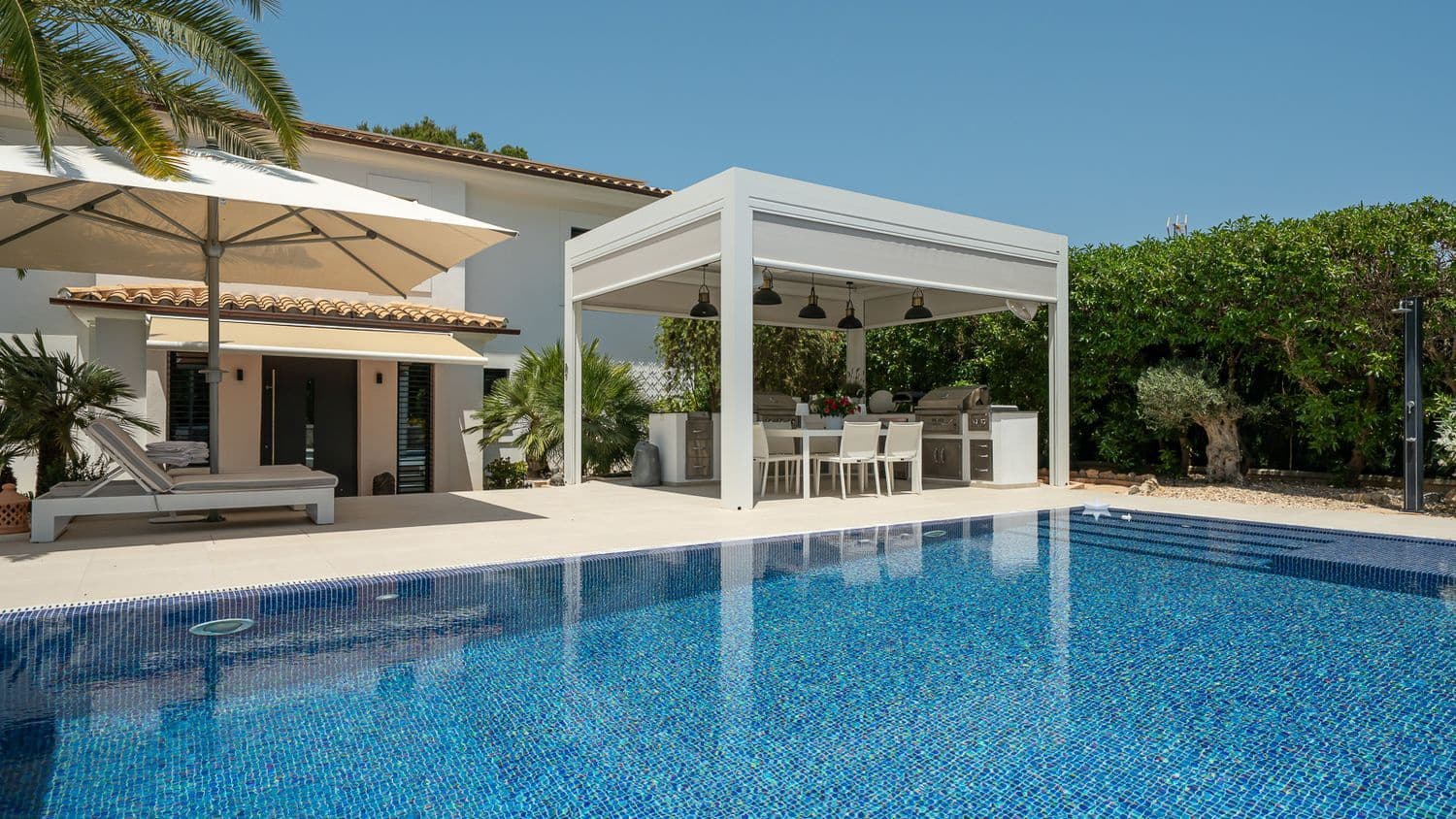 5 bedroom Villa for sale in Santa Ponsa with pool - € 3,750,000 (Ref: 9084988)