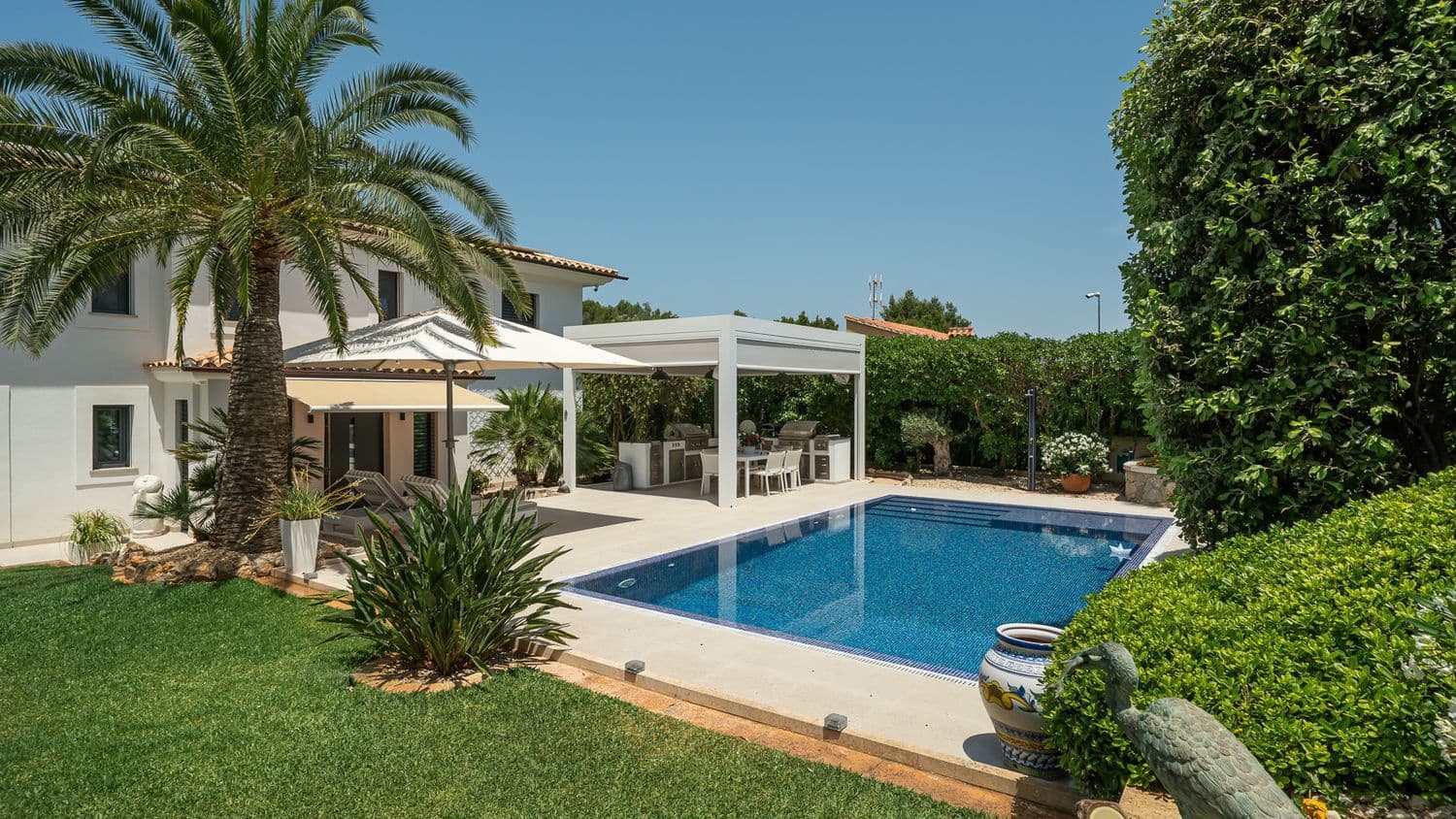 5 bedroom Villa for sale in Santa Ponsa with pool - € 3,750,000 (Ref: 9084988)