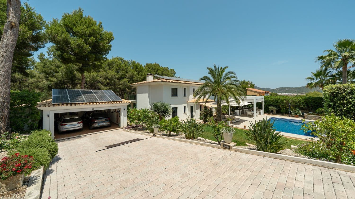 5 bedroom Villa for sale in Santa Ponsa with pool - € 3,750,000 (Ref: 9084988)