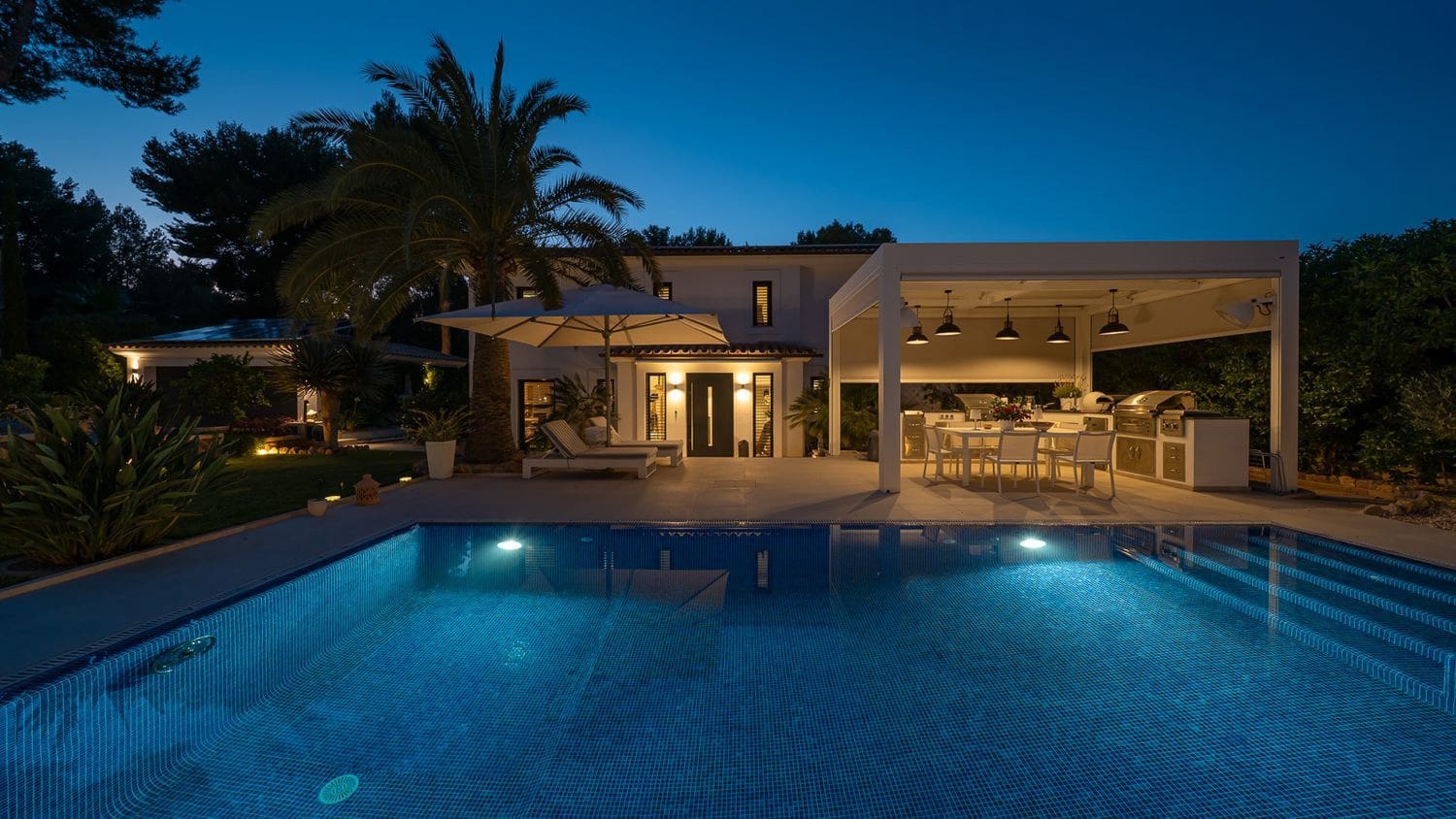 5 bedroom Villa for sale in Santa Ponsa with pool - € 3,750,000 (Ref: 9084988)