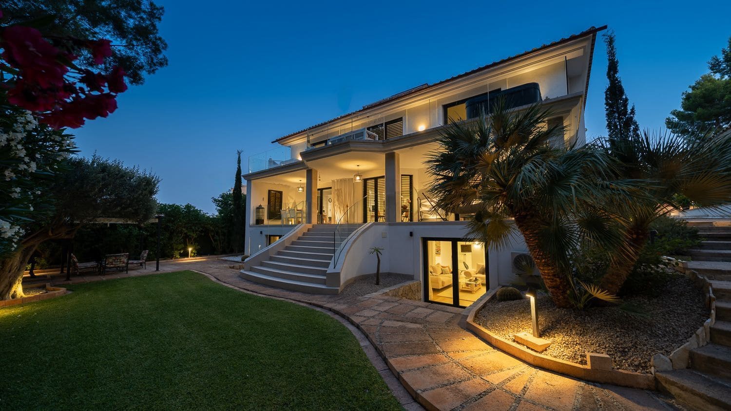 5 bedroom Villa for sale in Santa Ponsa with pool - € 3,750,000 (Ref: 9084988)