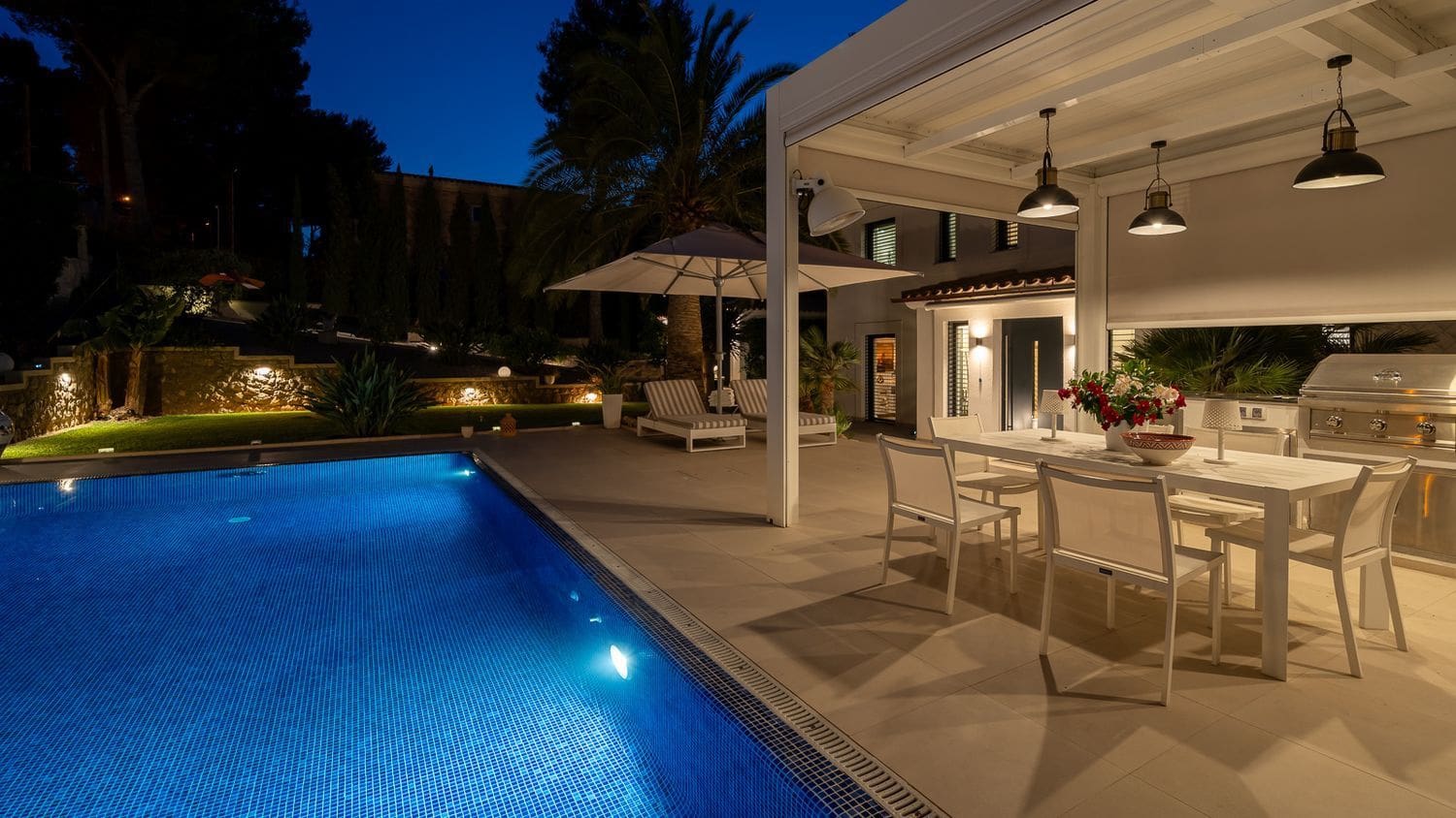 5 bedroom Villa for sale in Santa Ponsa with pool - € 3,750,000 (Ref: 9084988)