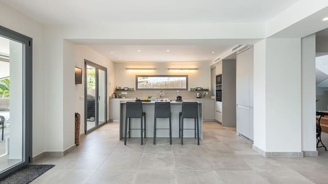 5 soveværelse Villa til salg i Santa Ponsa, Calvià med swimmingpool - € 3.290.000 (Ref: 9104622)