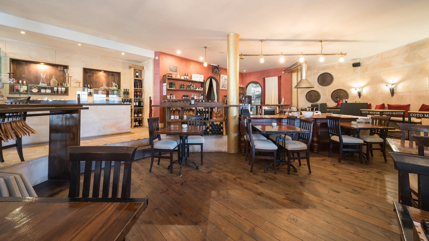 Erhverv til salg i El Toro / Port Adriano - € 1.650.000 (Ref: 9129732)