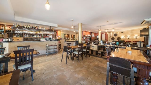 Erhverv til salg i El Toro / Port Adriano, Calvià - € 1.650.000 (Ref: 9129732)