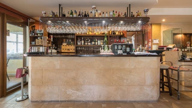 Erhverv til salg i El Toro / Port Adriano, Calvià - € 1.650.000 (Ref: 9129732)