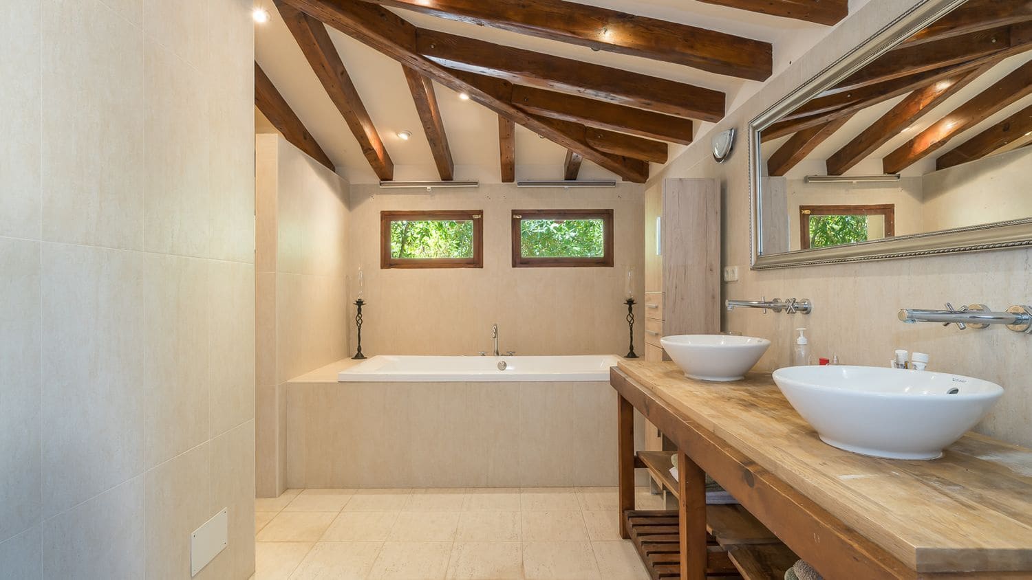 11 bedroom Villa for sale in Santa Maria del Cami with pool - € 2,369,300 (Ref: 9156091)